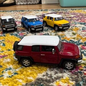 Toyota FJ Cruiser 1:36 Die-Cast Car - Barcelona Red
